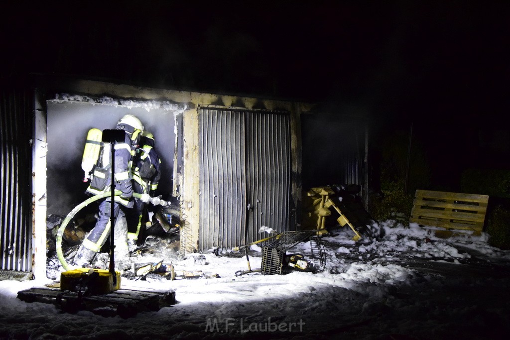 Feuer Hinterhof Garagen Koeln Hoehenberg Olpenerstr P067.JPG - Miklos Laubert